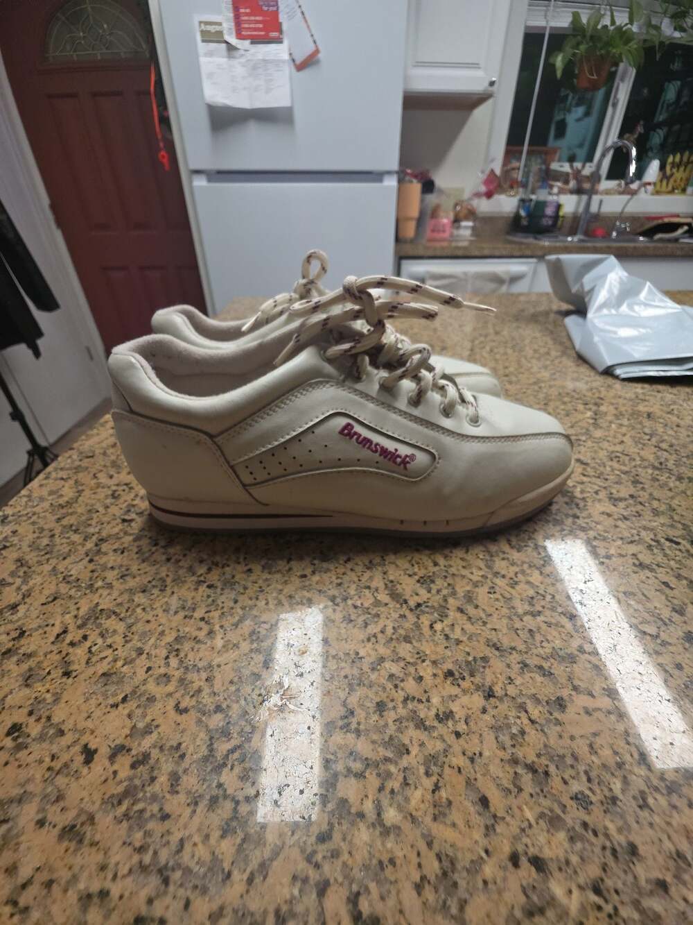 Brunswick Capri II Women's Bowling Shoes Size 7.5 Ivory Burgundy Trim